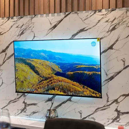 Aurora Lux 16