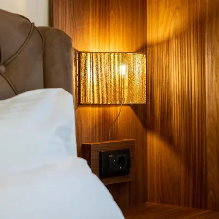 Aurora Lux 16 * Ζλάτιμπορ