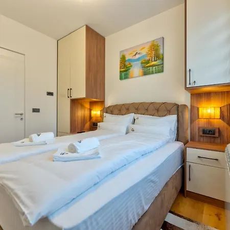 Apartment Aurora Lux 16 *