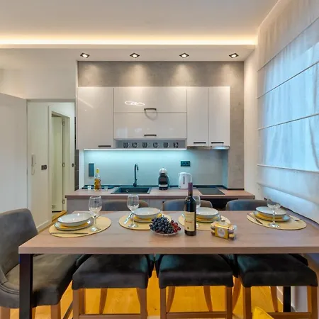 Apartment Aurora Lux 16 *