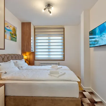 Aurora Lux 16