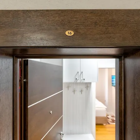 Lägenhet Aurora Lux 16 *